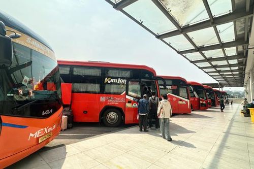 Giá vé xe khách biến động trái chiều trước dịp lễ