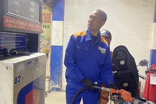 Giá xăng dầu đồng loạt giảm mạnh, dầu diesel giảm gần 3.200 đồng/lít