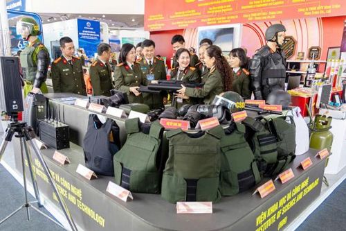 Bài 1: Phát triển công nghiệp an ninh gắn với truyền thống 66 năm xây dựng và trưởng thành