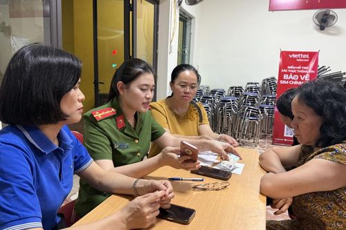 Phường Thục Phán ra quân hỗ trợ người dân cài đặt ứng dụng chuyển đổi số năm 2026