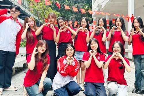 Gặp lại Thủ khoa toàn quốc khối D04 vừa tốt nghiệp sớm loại xuất sắc của Đại học Ngoại thương Hà Nội