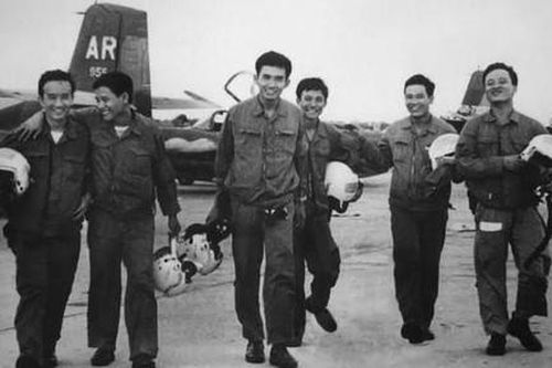 Chiến dịch Hồ Chí Minh lịch sử 1975 - Biểu tượng sáng ngời của Chủ nghĩa Anh hùng Cách mạng: Bài 4: Trận đánh sân bay Tân Sơn Nhất - lấy vũ khí địch đánh địch