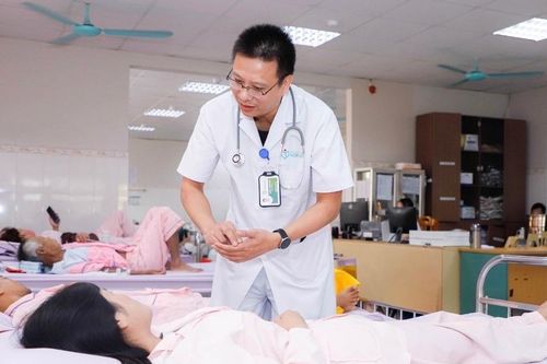 Suy thận giai đoạn nặng ở tuổi 19 vì thói quen tự dùng thuốc