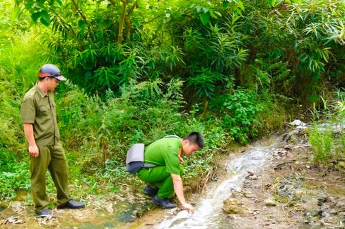 Cục Cảnh sát môi trường vào cuộc vụ nước giếng khoan đổi màu tím ở Thanh Hóa