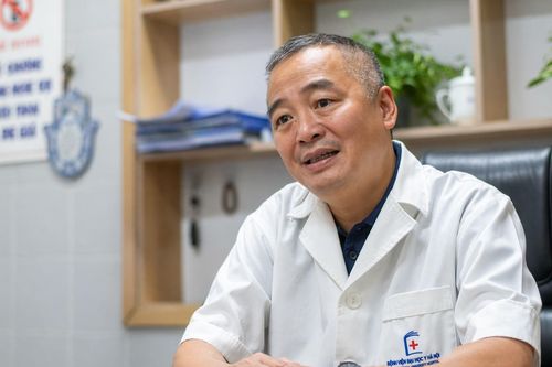 PGS.TS Nguyễn Lân Hiếu chỉ ra nghịch lý bệnh viện tư quá tải và gánh nặng chi phí y tế
