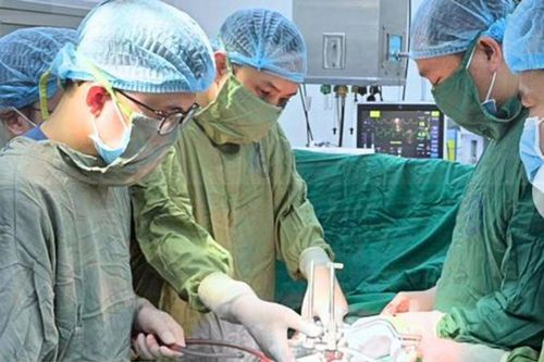 Thai 'lạc chỗ' nằm ở vị trí nguy hiểm, bác sĩ cân não từng giây với ca mổ khó