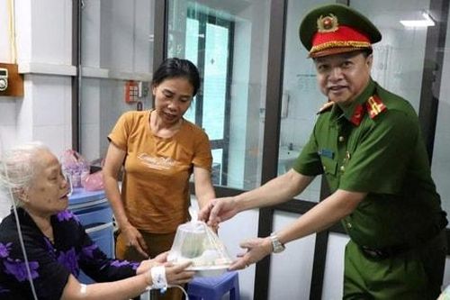 Suất ăn yêu thương nơi bệnh viện - 'liều thuốc' tinh thần tiếp sức cho bệnh nhân