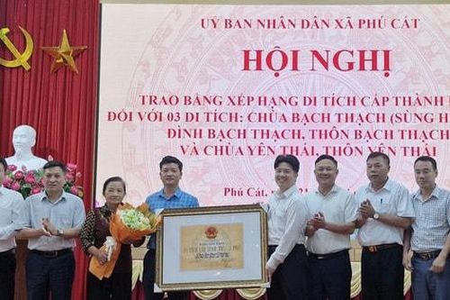 Xã Phú Cát: Trao Bằng xếp hạng cấp thành phố cho 3 di tích