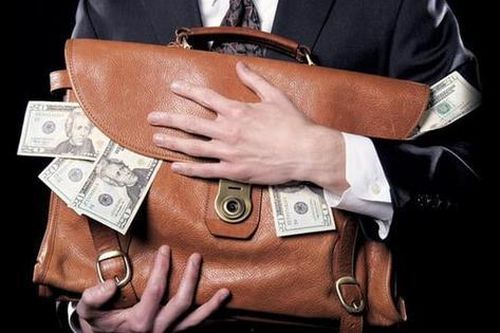 Lập hồ sơ khống, chiếm đoạt tiền của ngân hàng