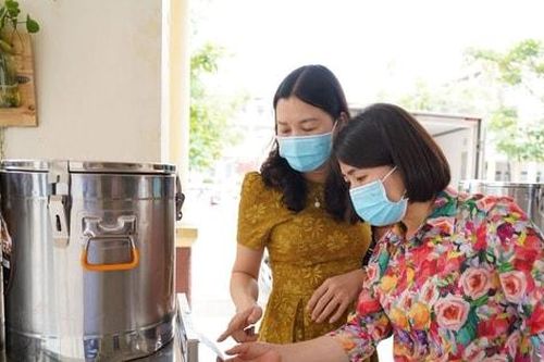 Xã Quang Minh: Chú trọng công tác giám sát tổ chức bữa ăn bán trú cho học sinh