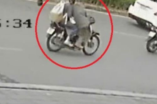 Công an Hà Nội thông báo tìm người phụ nữ đi xe máy gây tai nạn tại đường Nguyễn Khánh Toàn