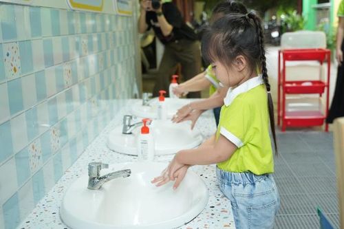 Bệnh tay chân miệng xuất hiện ở 126 xã, phường, Hà Nội kích hoạt chiến dịch phòng dịch trong trường học