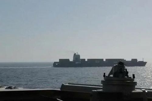 Mỹ bắn hỏng tàu hàng Iran: Quy trình phong tỏa được thực thi ra sao?