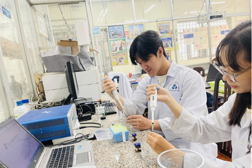 Tái cấu trúc phòng thí nghiệm trọng điểm