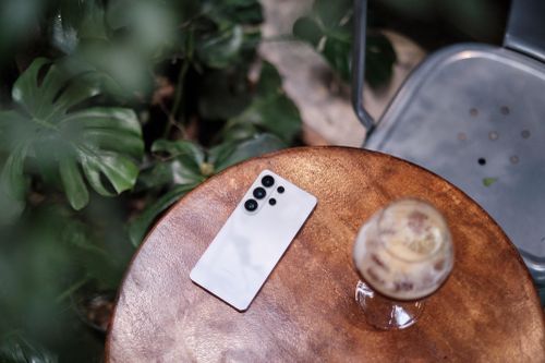 Mẫu điện thoại Android không ồn ào nhưng 'được việc'