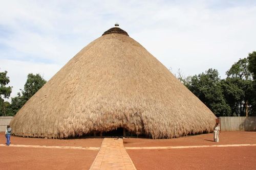 Cánh cổng dẫn đến một vương quốc cổ xưa, vô hình mở lại ở Uganda