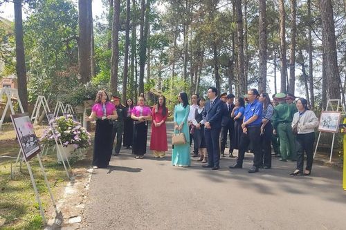 Triển lãm ảnh 'Chiến thắng Điện Biên Phủ - Mốc vàng lịch sử'