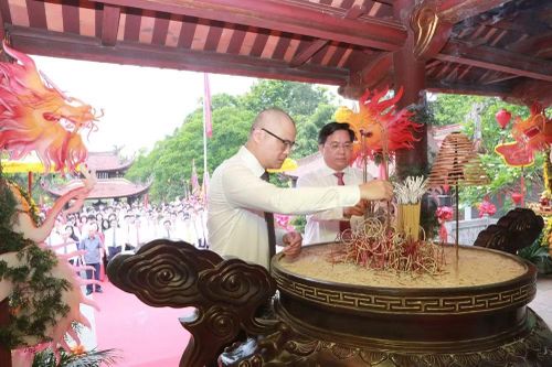 Lễ giỗ Đức Quốc Tổ Lạc Long Quân và Dâng hương tưởng niệm Tổ Mẫu Âu Cơ