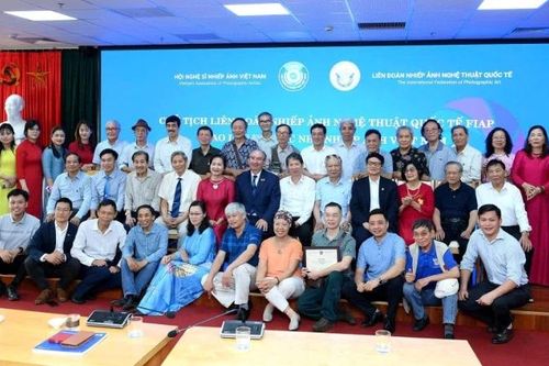 Chủ tịch FIAP giao lưu cùng giới nhiếp ảnh Việt Nam