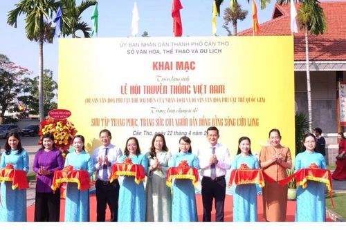 Khai mạc Triển lãm lễ hội truyền thống Việt Nam và trang phục người dân Đồng bằng sông Cửu Long