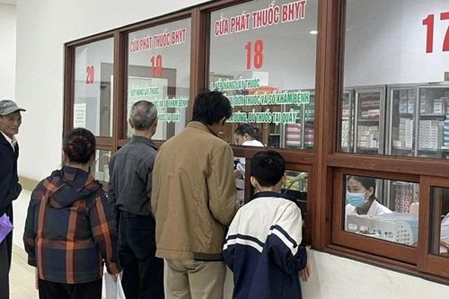 Thực hiện niêm yết công khai, đầy đủ, rõ ràng giá dịch vụ khám bệnh, chữa bệnh, giá thuốc