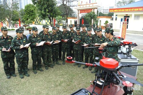 Phương tiện bay không người lái với nhiệm vụ xây dựng Quân đội, bảo vệ Tổ quốc - Bài 2: Làm chủ phương thức tác chiến, tổ chức huấn luyện chặt chẽ