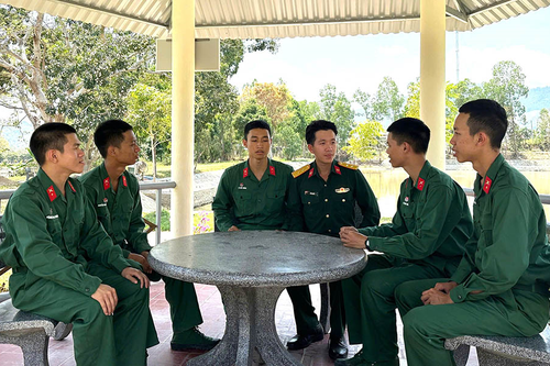 Quan tâm, chia sẻ với chiến sĩ mới