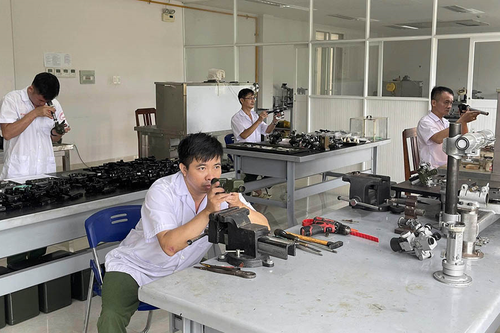 Thi đua sáng tạo, nâng cao chất lượng sửa chữa vũ khí