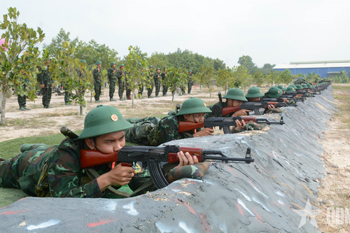 Mô hình '3 thực chất' nâng cao hiệu quả huấn luyện bắn súng AK