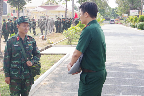 Chủ động phòng, chống dịch bệnh, say nắng, say nóng cho chiến sĩ