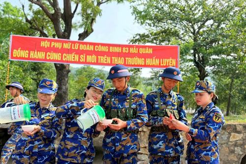 Bát nước thao trường ấm lòng chiến sĩ tại Lữ đoàn Công binh 83 Hải quân