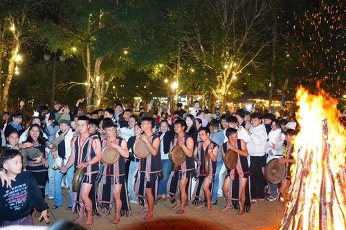 Miền núi Quảng Ngãi rộn ràng mùa lễ hội, bức tốc hút khách dịp 30-4