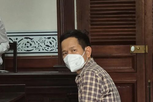 Làm lộ bí mật công tác, cựu giám đốc ngân hàng lãnh 2 năm tù