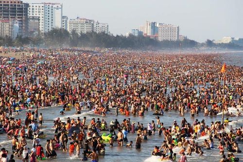 Bắn pháo hoa tại lễ khai mạc 'Sầm Sơn - Khát vọng rực rỡ'