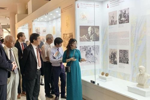 Trưng bày 156 hình tượng Lenin tại Bảo tàng Hồ Chí Minh