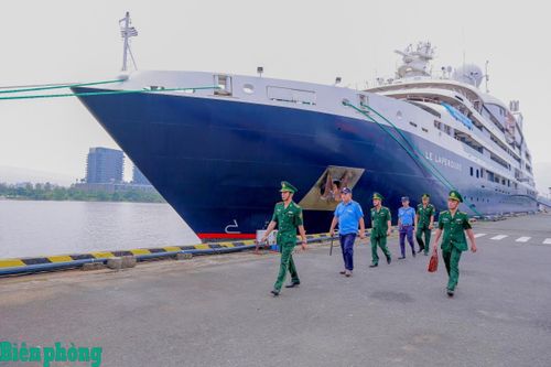 Siết chặt 'vành đai an ninh' nơi cửa ngõ thành phố Hồ Chí Minh