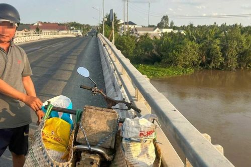 Xử lý người nhiều lần đổ trộm mảnh vỡ thủy tinh xuống sông