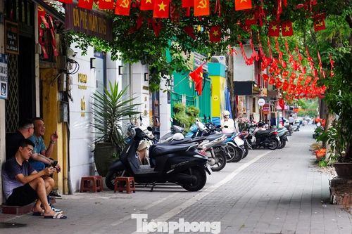 Hết cảnh ngồi lê la, vỉa hè Hà Nội
