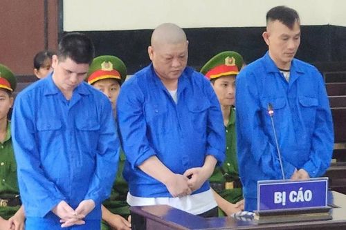 Vờ chở thuê để chiếm đoạt 15 tấn sầu riêng