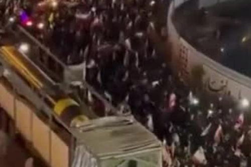 Iran đưa tên lửa diễu phố khi đàm phán với Mỹ bế tắc