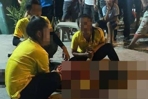 Đâm chết đồng nghiệp vì mở nhạc lớn trên xe buýt