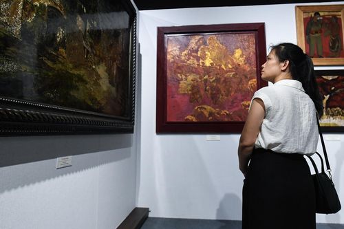Tới bảo tàng ngắm tranh sơn mài 'Quê hương và người chiến sĩ'