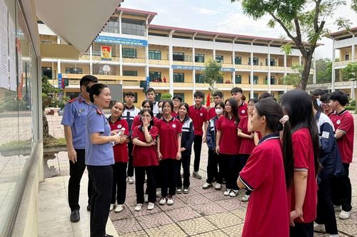 Tuyên truyền, thông tin sơ tuyển vào Trường Đại học Kiểm sát cho các em học sinh