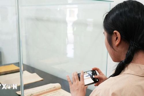 'Chuyện kể từ những trang cổ thư' - câu chuyện về cuộc sống triều Nguyễn