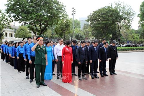 Lãnh đạo thành phố Hà Nội dâng hoa kỷ niệm 156 năm ngày sinh V.I.Lênin