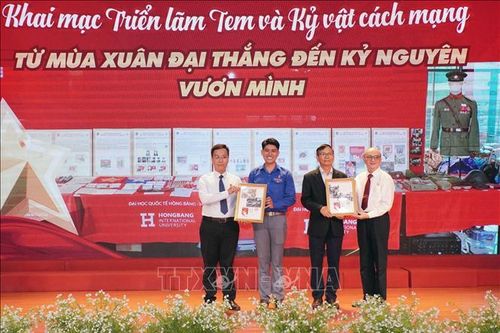 51 năm thống nhất đất nước: Triển lãm 'Từ mùa Xuân đại thắng đến kỷ nguyên vươn mình'