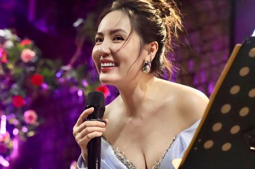 Nữ ca sĩ Việt 42 tuổi vẫn chưa lấy chồng, nhan sắc xinh đẹp nhất nhì showbiz
