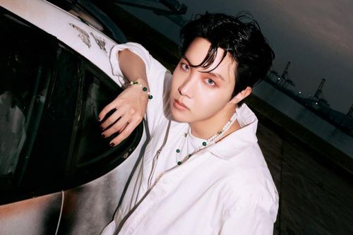 Khán giả động viên J-Hope (BTS) sau biến cố gia đình