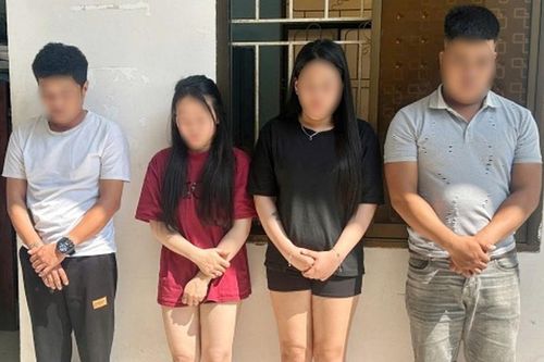 Tạm giữ 4 đối tượng biến ô tô thành 'phòng bay' trên đèo vắng