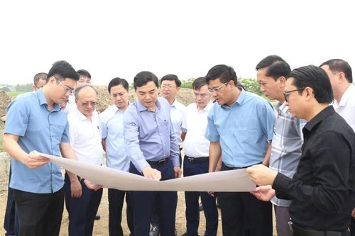 Chủ tịch UBND tỉnh Nguyễn Hoài Anh kiểm tra tiến độ một số dự án đầu tư và làm việc với các xã, phường thuộc thị xã Bỉm Sơn và huyện Hà Trung cũ